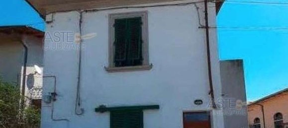 4 bedrooms Apartment in Pistoia, Italy No. 365089 2