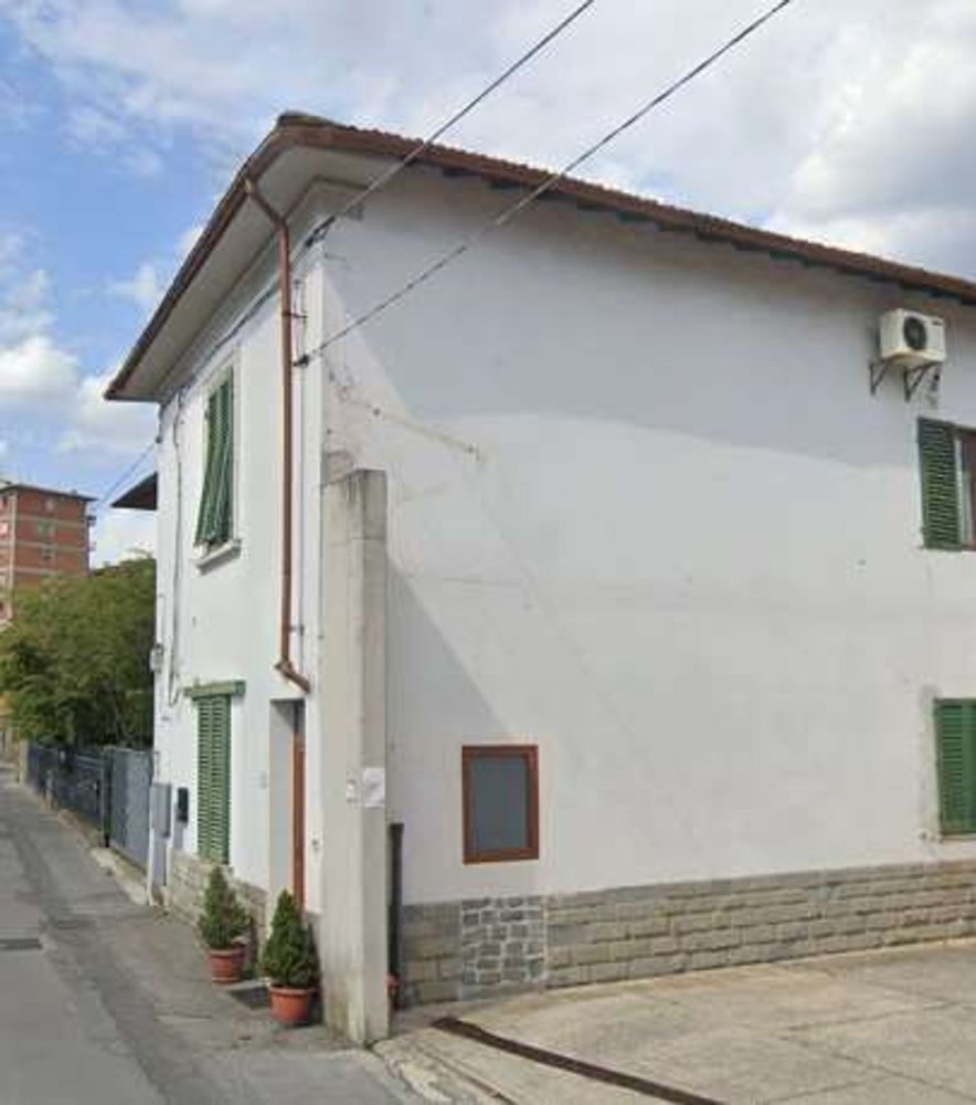 4 bedrooms Apartment in Pistoia, Italy No. 365089