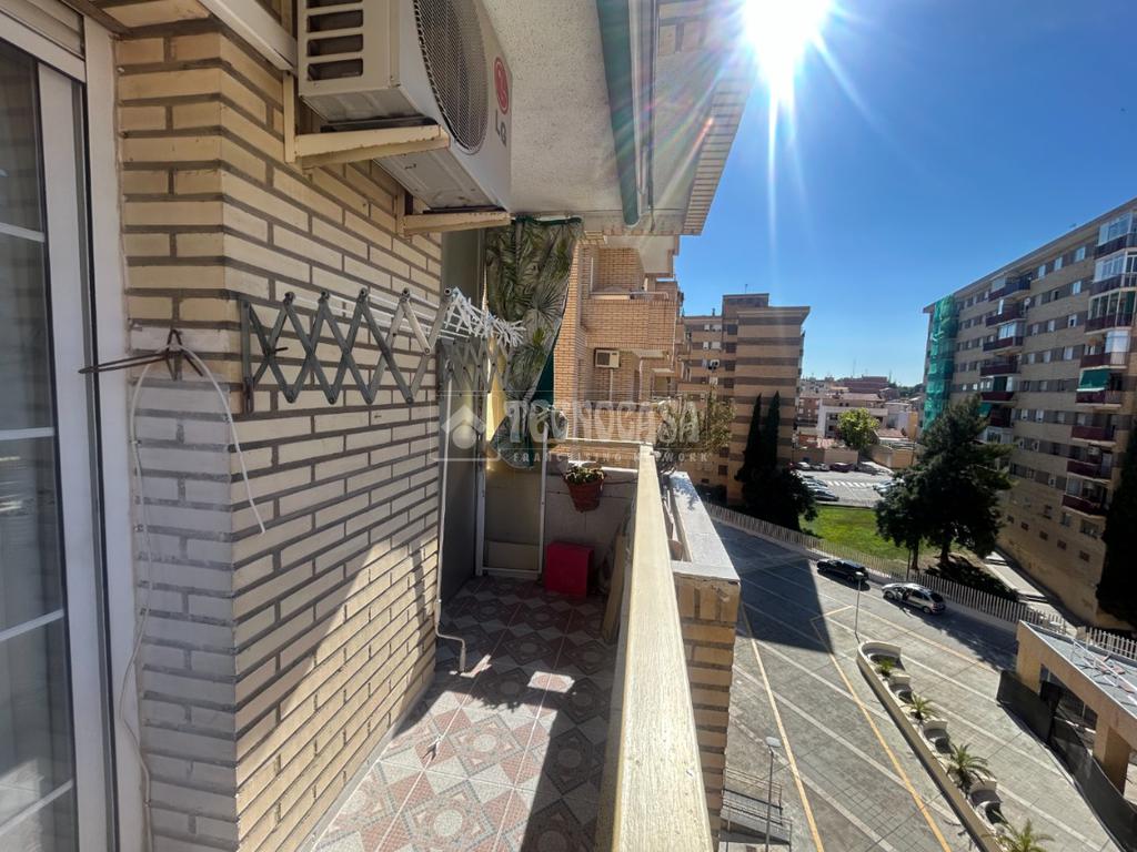 3-salle Appartement à Zaragoza, Spain No. 203776