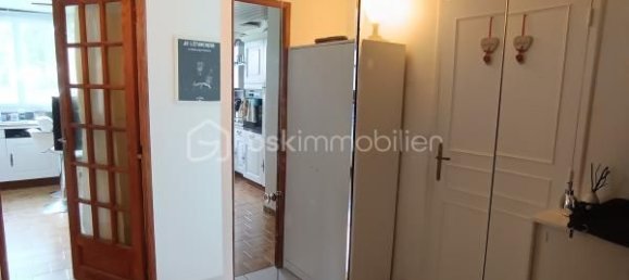 2 bedrooms Apartment in Saint-Cyr-sur-Loire, France No. 254511 2