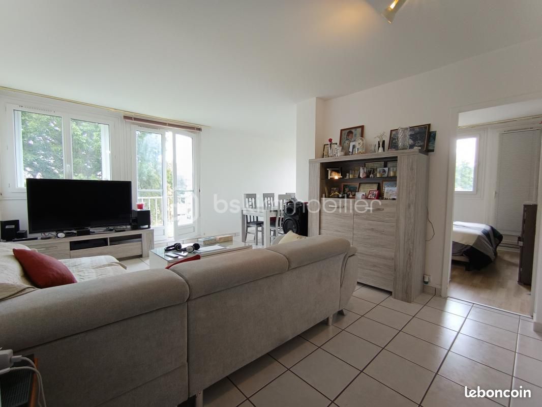 2 bedrooms Apartment in Saint-Cyr-sur-Loire, France No. 254511