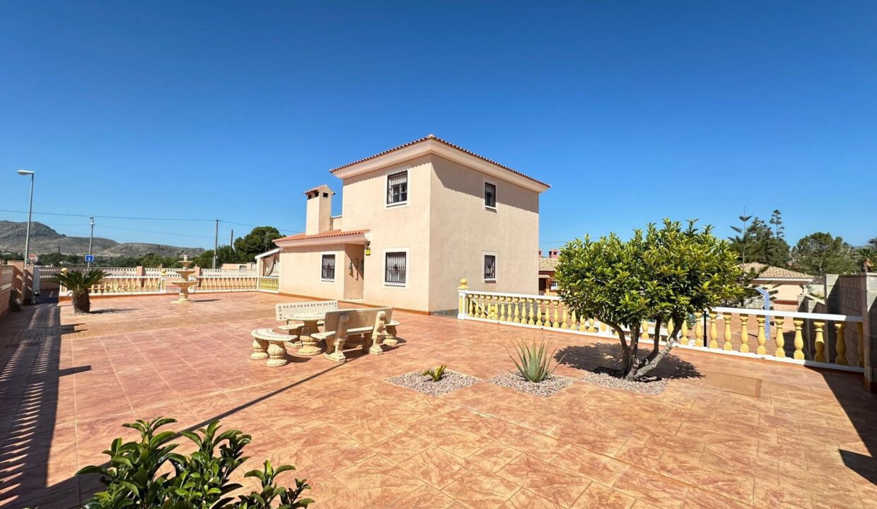 4 bedrooms House in Alicante, Spain No. 130089