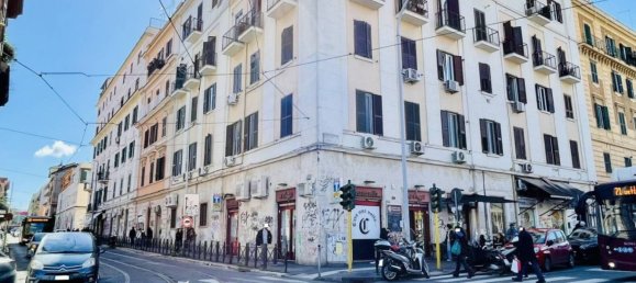 2 rooms Commercial property in Rome, Italy No. 317539 11