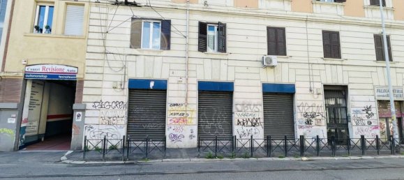 2 rooms Commercial property in Rome, Italy No. 317539 2
