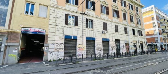 2 rooms Commercial property in Rome, Italy No. 317539 4