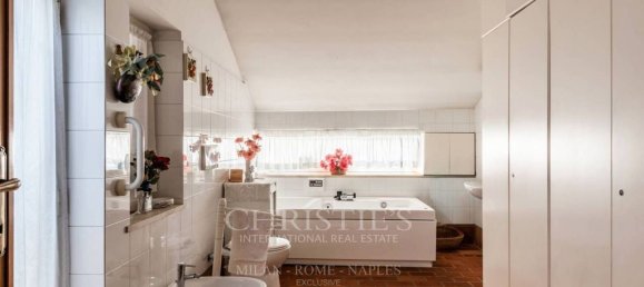 4 bedrooms Apartment in Rome, Italy No. 334919 17