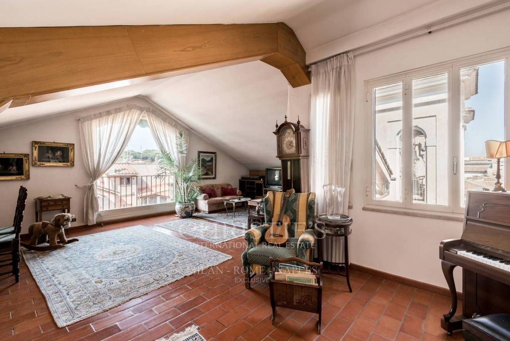 4 bedrooms Apartment in Rome, Italy No. 334919