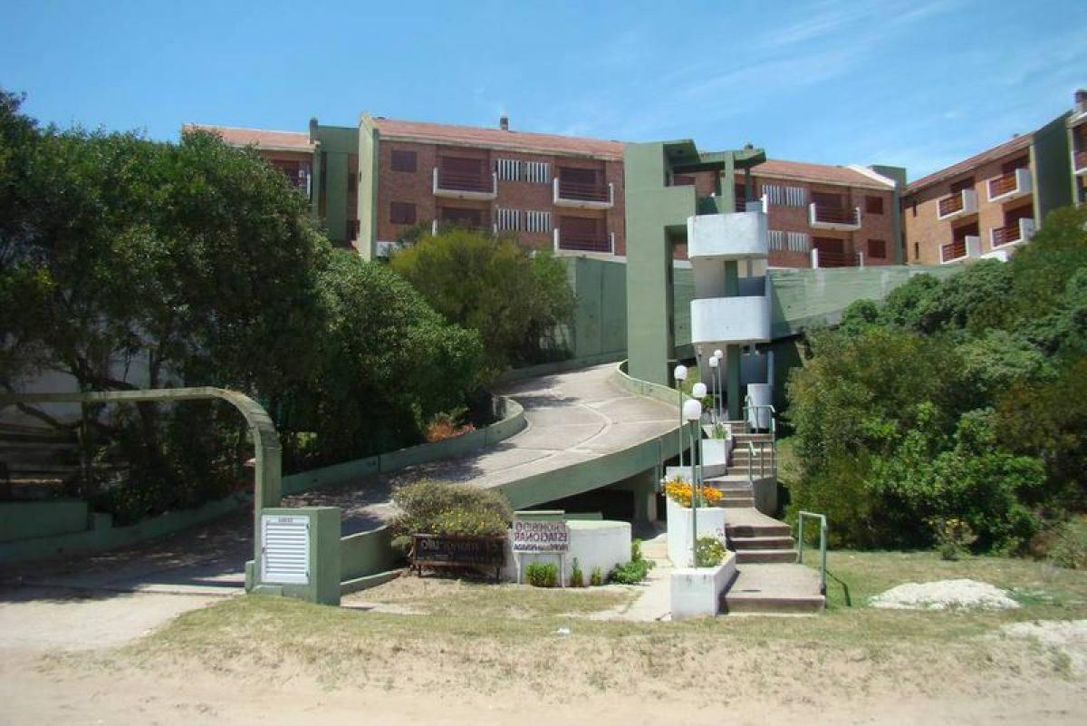 Apartamento de 3 dormitorios en Mar del Plata, Argentina No. 67483