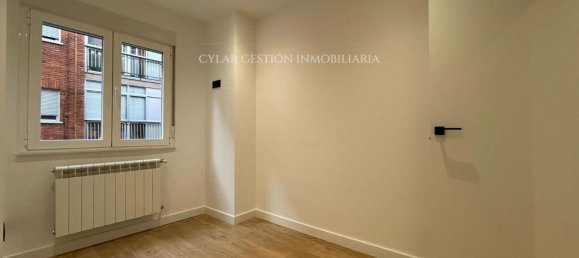 Apartamento de 3 dormitorios en Salamanca, Spain No. 18117 4