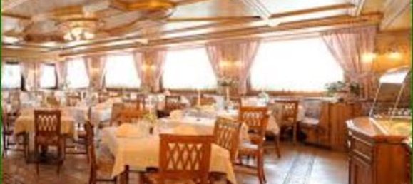 300m² Commercial property in Padua, Italy No. 60494 3