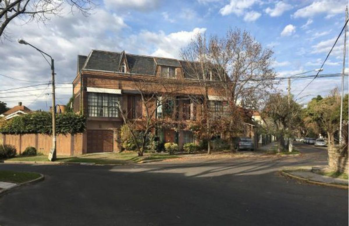 Дом с 3 спальнями в Висенте-Лопес, Аргентина № 68736