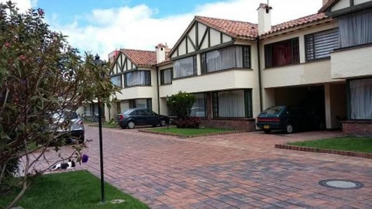Casa de 3 dormitorios en Bogotá, Colombia No. 11163