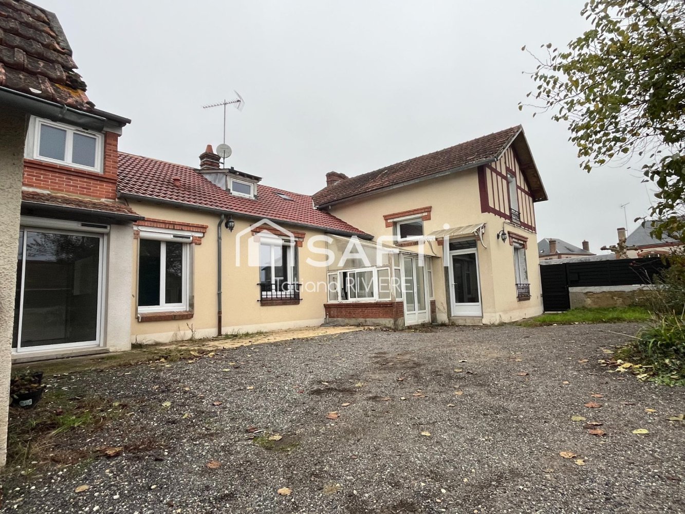 4 bedrooms House in Varennes-Changy, France No. 158983