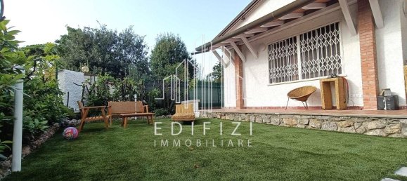 2 bedrooms House in Montignoso, Italy No. 215894 2