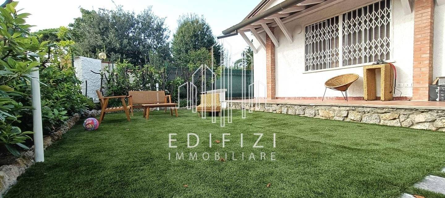 2 bedrooms House in Montignoso, Italy No. 215894