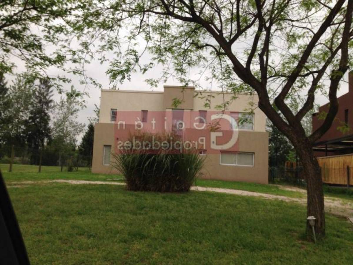 Casa de 3 dormitorios en Tigre, Argentina No. 89025