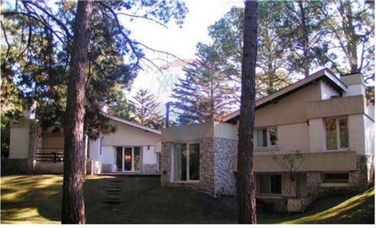 5 bedrooms House in Mar del Plata, Argentina No. 77247