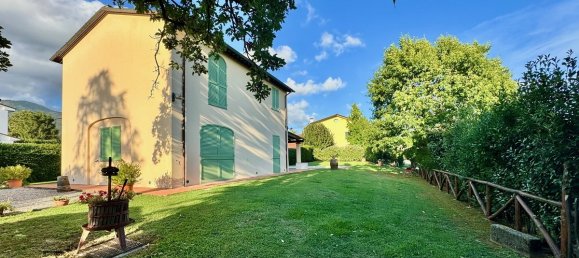 3 bedrooms Villa in Capannori, Italy No. 357107 2