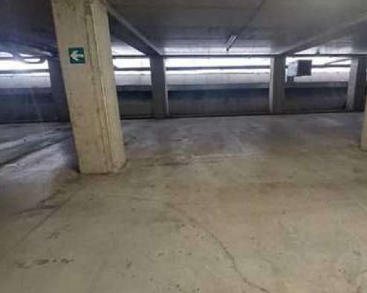 32m² Garage in Brescia, Italy No. 365345