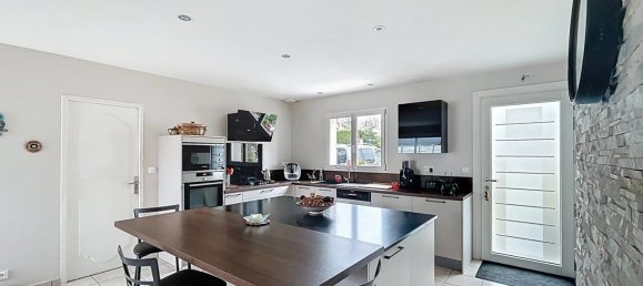 4 bedrooms House in Cheix-en-Retz, France No. 98924 4