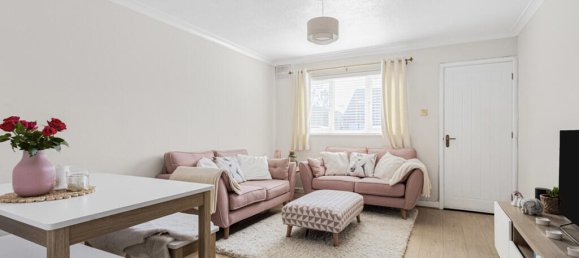 1 Schlafzimmer Haus in Egham, United Kingdom, Nr. 8647 2