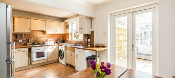 3 bedrooms House in Warrington, United Kingdom No. 2048 3