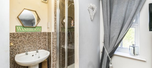 3 bedrooms House in Warrington, United Kingdom No. 2048 9