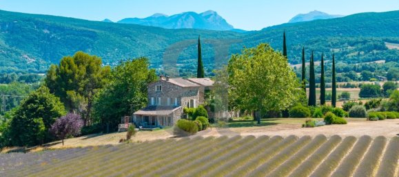 Замки и поместья с 12 комнатами в Ла Бегюд-де-Мазан, Франция № 294207 2