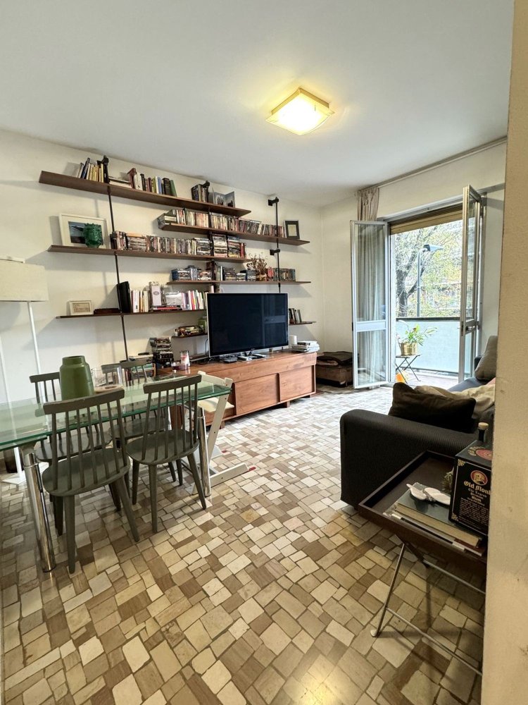 3 rooms Apartment in Milan, Italy No. 244412