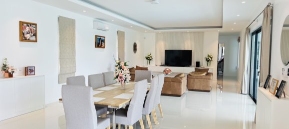 4 bedrooms Villa in Hua Hin, Thailand No. 4310 9