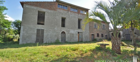 5 bedrooms House in Monte San Savino, Italy No. 54557 4
