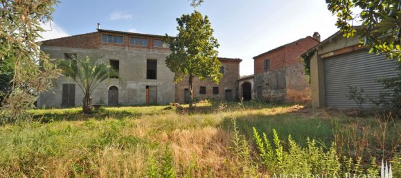 5 bedrooms House in Monte San Savino, Italy No. 54557 7