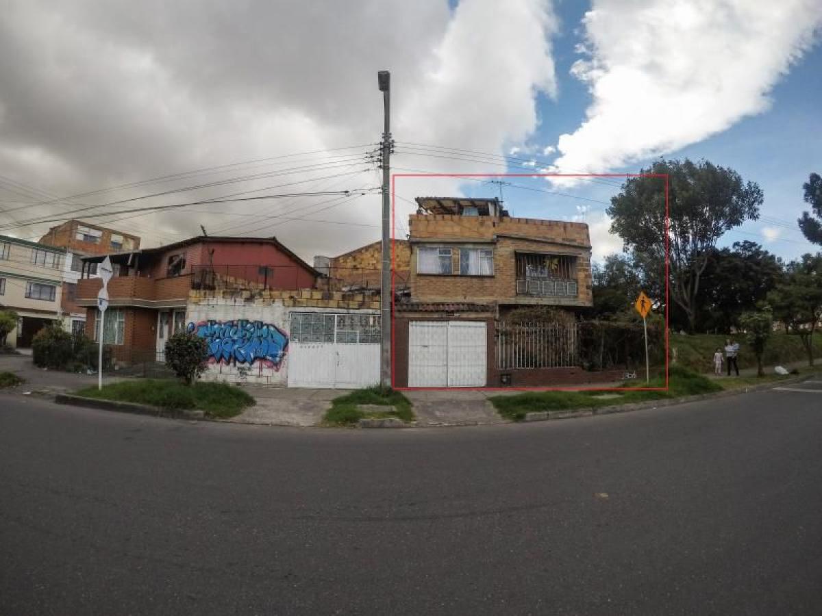 4 bedrooms House in Bogota, Colombia No. 10827