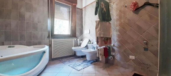 5 rooms Villa in Turate, Italy No. 258603 19
