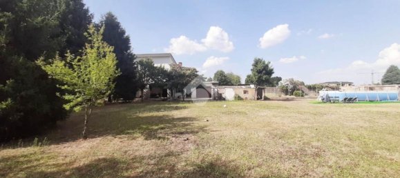 5 rooms Villa in Turate, Italy No. 258603 2