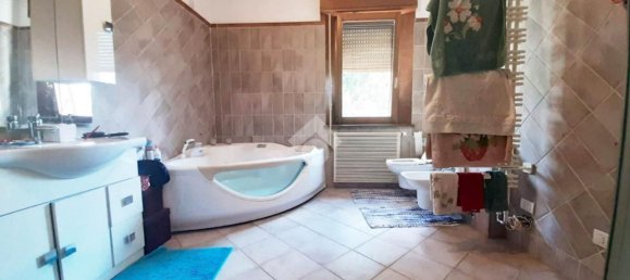 5 rooms Villa in Turate, Italy No. 258603 20