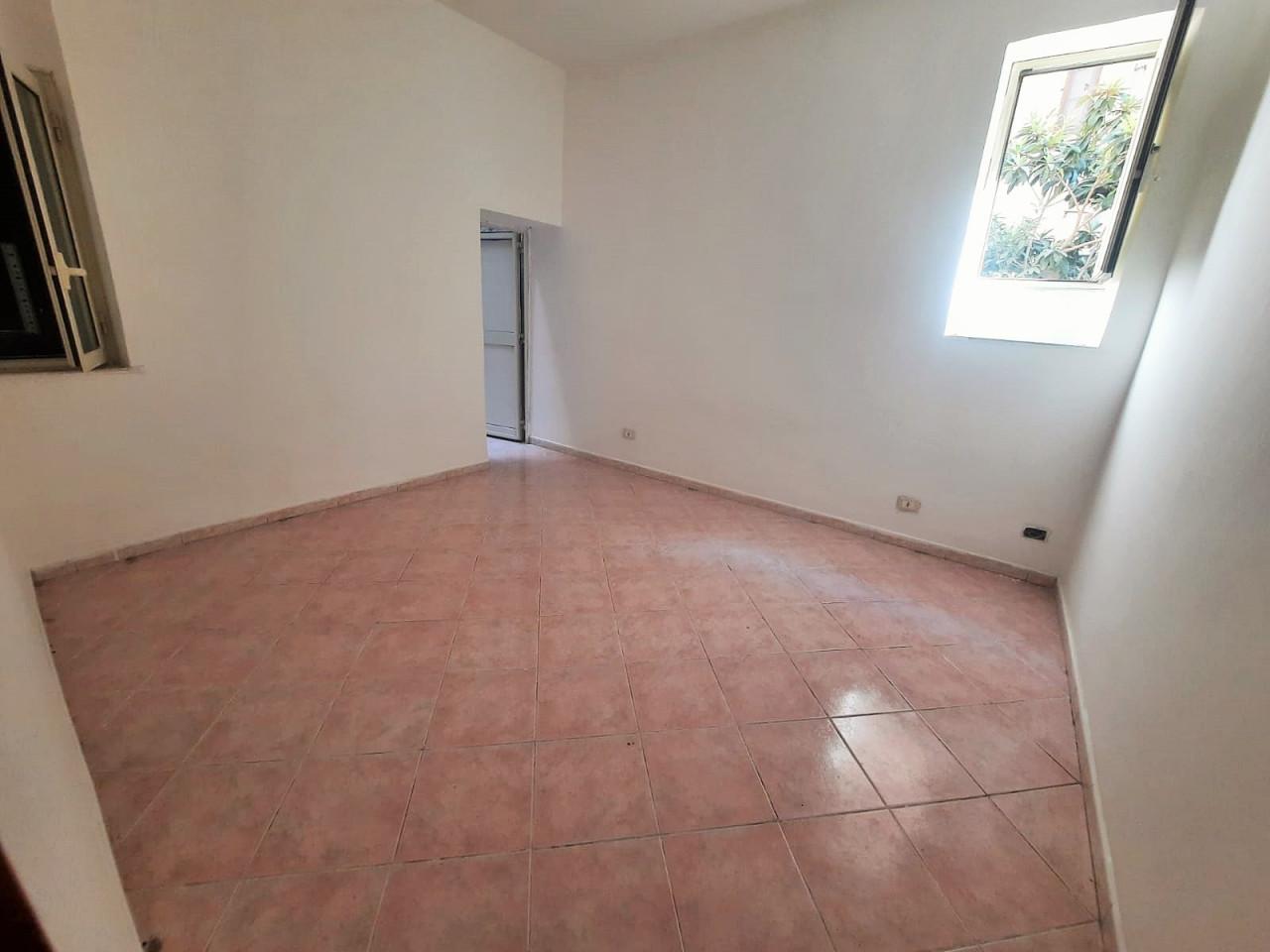 Квартира с 2 комнатами в Палермо, Италия № 15561