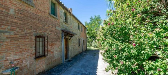 4 bedrooms House in Cortona, Italy No. 57841 17