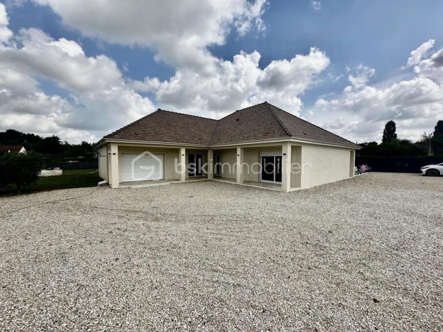 Casa T4 em Villeneuve-la-Guyard, France N.º 318029