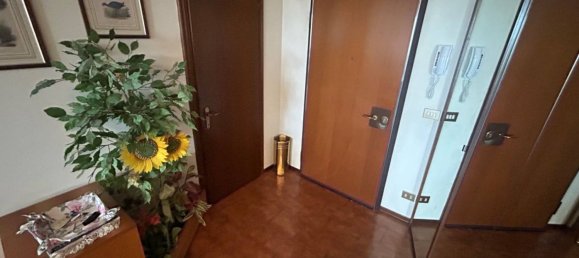 4 rooms Apartment in Parma, Italy No. 298928 4