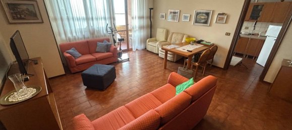 4 rooms Apartment in Parma, Italy No. 298928 8