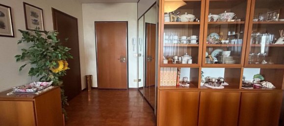 4 rooms Apartment in Parma, Italy No. 298928 5
