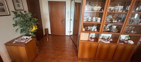4 rooms Apartment in Parma, Italy No. 298928 6