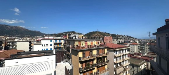 3 rooms Apartment in Salerno, Italy No. 302845 5