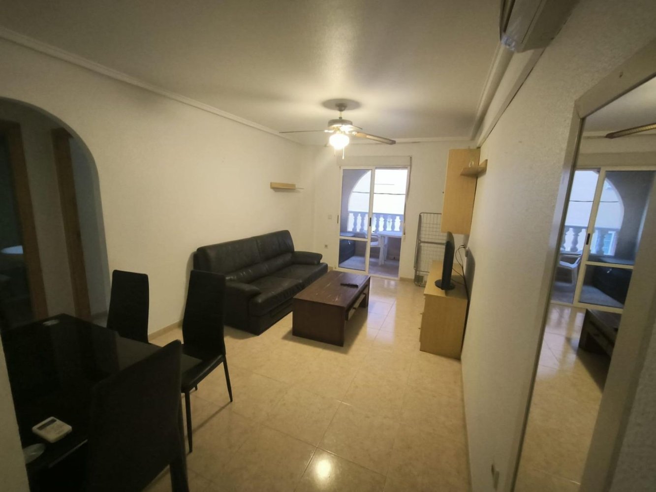 Apartamento de 2 dormitorios en Torrevieja, Spain No. 103056