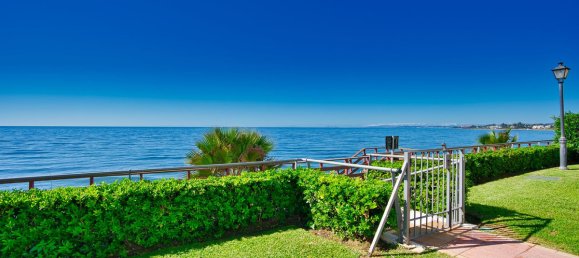 3 bedrooms Townhouse in Estepona, Spain No. 49768 9