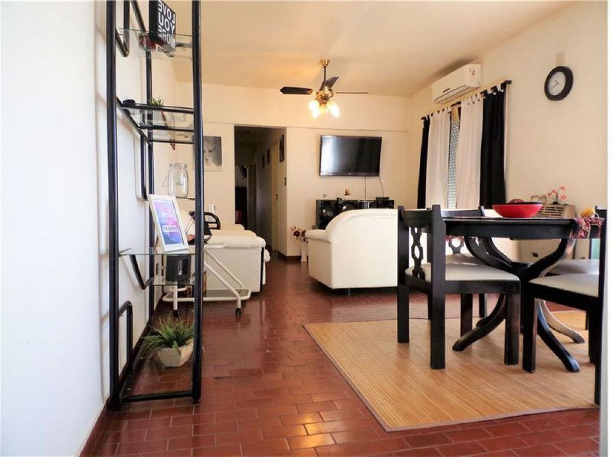 Apartamento de 3 dormitorios en Buenos Aires, Argentina No. 99863