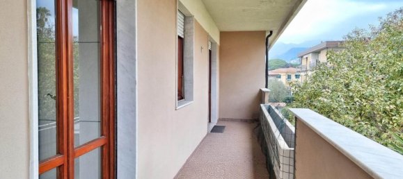 Apartamento de 4 habitaciónes en Massa, Italy No. 119518 8