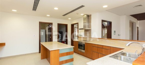 Вилла с 5 спальнями в Jumeirah Islands, ОАЭ № 28024 6