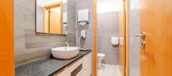 79m² Commercial property in Vila Nova de Gaia, Portugal No. 15559 4